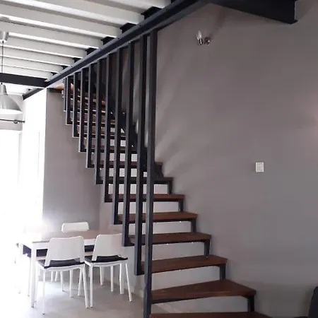 Merkezde Mustakil Ev Apartment
